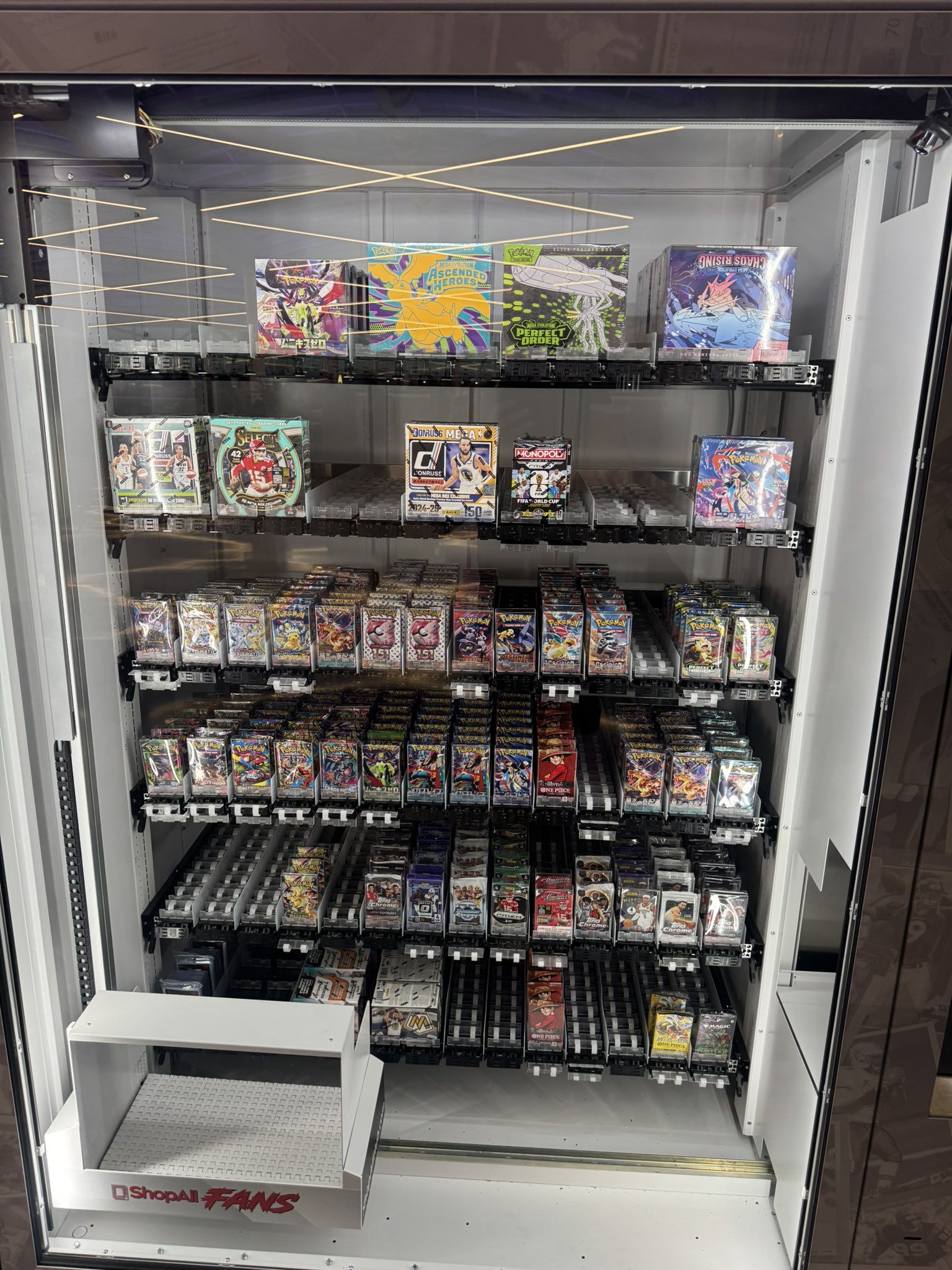 Vending machine spotted at Baltimore/Washington International Thurgood Marshall Airport (BWI) — photo 1